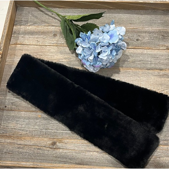 New! Faux‎ Fur faux leather pull through scarf - Picture 4 of 5